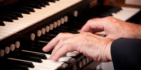 reese mcguire beat it|Braves Organist Plays Beat It For Reese McGuires。